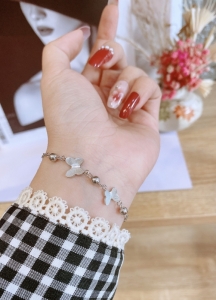TTN8062 - Lắc tay titan bướm đôi chạm (màu trắng)