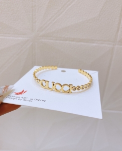 TTN8122 - Vòng tay titan cuff phối đá GUCCI (màu vàng)