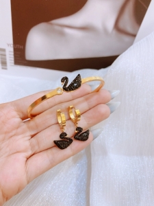 TT8270 - Set titan thiên nga đá đen (vòng tay, bông tai - màu vàng)