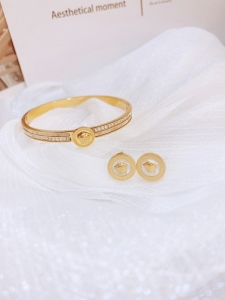 TT8276 - Set titan Versace (vòng tay, bông tai - màu vàng)