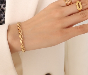 TTN8337 - Lắc tay titan tim nối (màu vàng)