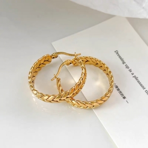TTN8344 - Khoen tròn titan xương cá khóa bật (30mm - màu vàng)