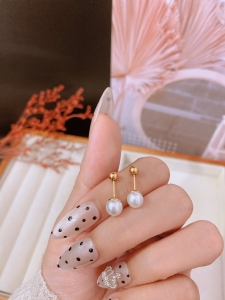 TTN8544 - Bông tai titan hạt trai chui bi vặn (màu vàng)