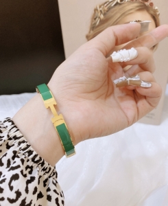 TTC8654 - Vòng tay titan HERMES xanh bản 8mm (màu vàng)