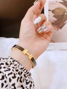 TT8657 - Vòng tay titan HERMES đen bản 8mm (màu vàng)