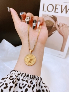 TTC8702 - Dây chuyền titan Versace viền đá (màu vàng)