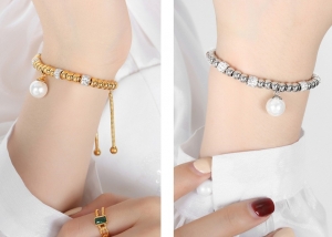 TTN8707 - Lắc tay titan bi dây rút phối charm đá ngọc trai rơi (màu trắng/màu vàng)