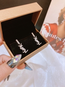 TTN8768 - Bông tai titan YSL (màu trắng)
