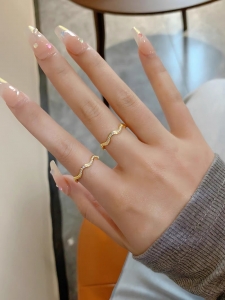 TTC8247 - Nhẫn titan gợn sóng đính nửa vòng đá (size 5/6/7/8)