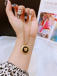 TTC8268 - Dây chuyền titan Versace (màu vàng)