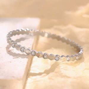 TTN8875 - Vòng tay titan lục giác phối đá (màu bạc)