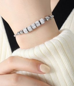 TTN8880 - Lắc tay titan dây rút charm đá (màu trắng)
