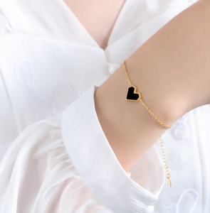 TTN9007 - Lắc tay titan tim đen (màu vàng)
