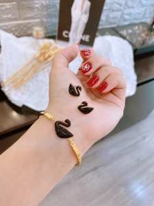 TT9915 - Set titan thiên nga đen (lắc tay, bông tai - màu vàng)