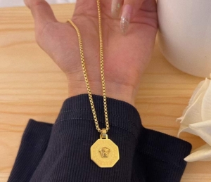 TTC9946 - Dây chuyền titan Versace mặt đa giác (màu vàng)