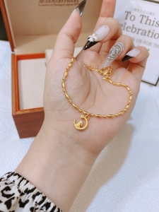 TTC9978 - Lắc tay titan hạt gạo thỏ ngồi mặt trăng (màu vàng)