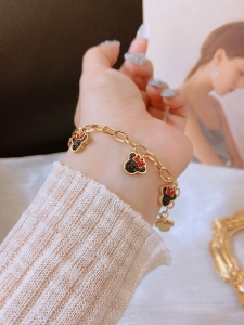 TTC10059 - Lắc tay titan mickey đính đá (màu vàng)