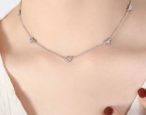 TTN10198 - Dây chuyền titan tim nhí đá giữa (màu trắng)