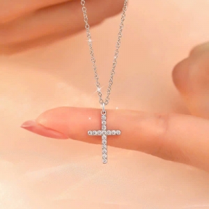 TTN10333 - Dây chuyền titan thánh giá viền đá (màu trắng)
