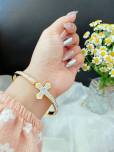 TTC10338 - Vòng tay titan chữ thập viền đá phối xà cừ (màu vàng)