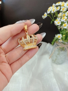 TTN10352 - Mặt dây chuyền titan vươn miện đính đá (màu vàng)
