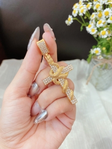 TTN10353 - Mặt dây chuyền titan rắn ôm chữ thập viền đá (màu vàng)