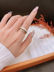 TTN10357 - Nhẫn titan la mã phốiđá vuông (size 6/7/8 - màu vàng)
