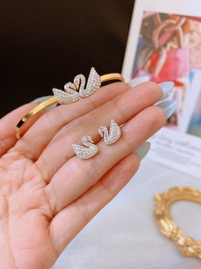 TT10417 - Set titan thiên nga đá trắng (vòng tay, bông tai - màu vàng)