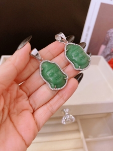 TTN10428 - Mặt dây chuyền titan phật đá xanh ngọc viền đá trắng (màu trắng)