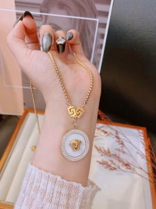 TTN10470 - Dây chuyền titan Versace xà cừ phối đá (màu vàng)