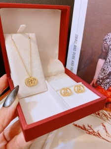 TT10478 - Set titan GUCCI phun cát (dây chuyền, bông tai - màu vàng)