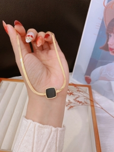 TTN10480 - Dây chuyền titan mì ép mặt vuông đen (màu vàng)