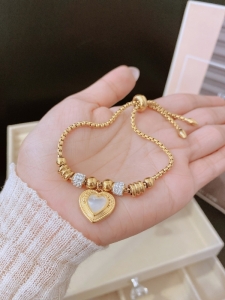 TTN10504 - Lắc tay titan dây rút phối charm trái tim (màu vàng)