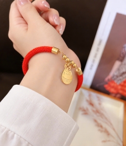 TTN10511 - Lắc tay titan chỉ đỏ mèo may mắn