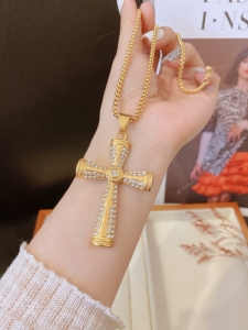 TTN10517 - Dây chuyền titan mặt thánh giá form to (màu vàng)