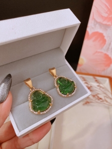 TTN10561 - Mặt dây chuyền titan Phật Di Lặc đá xanh viền xoàn nhí (màu vàng)