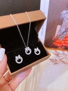 TT10594 - Set titan nơ tròn viền đá (dây chuyền, bông tai - màu trắng)