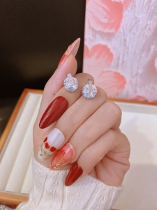 TTN10611 - Bông tai titan LOVE kẹp đá (màu trắng)