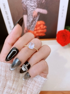 TTC10640 - Nhẫn titan đá chữ nhật (size 6/8 - màu vàng)