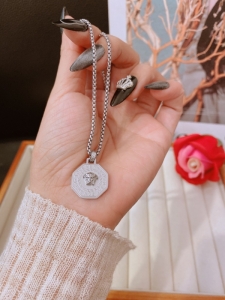 TTN10679 - Dây chuyền titan VERSACE (màu trắng)