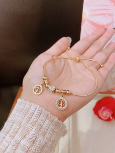 TTN10802 - Lắc tay titan dây rút phối charm (màu vàng)