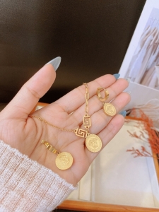 TT10836 - Set titan VERSACE (bông tai, lắc tay - màu vàng)