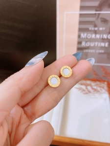 TTN10845 - Bông tai titan la mã xà cừ (màu vàng)
