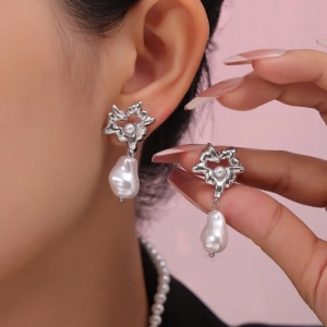 TTN11096  - Bông tai titan phối trai nước ngọt (màu trắng)