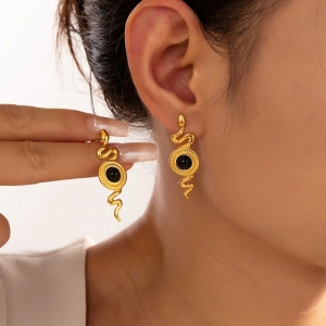 TTN11098 - Bông tai titan rắn đá đen Vintage (màu vàng)
