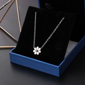 TTN11202 - Dây chuyền titan hoa cúc nhí (màu trắng)