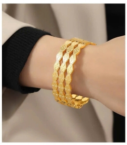 TTC11223 - Vòng tay titan 3 hàng đa giác chạm