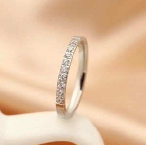 TTC11234 - Nhẫn titan nửa vòng đá (màu trắng)