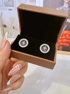 TTC11452-Bông tai titan Tory Burch ( Màu bạc)