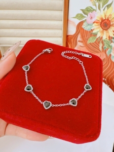 TTN11484-Lắc tay titan tim đen viền đá